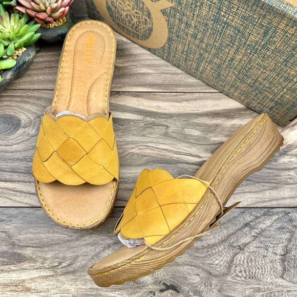 NIB Born Aleah 8M 39 Leather Slide Sandals Yellow - Picture 1 of 10